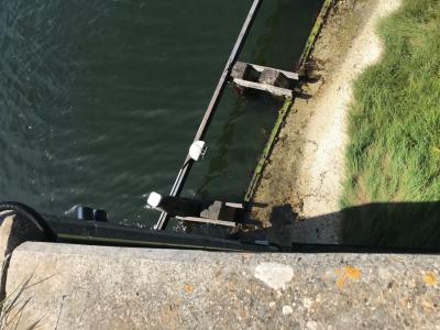 Detectieapparatuur bij sluis voor scheepsvaart 